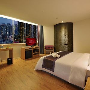 Deluxe Room Twin Towers View
